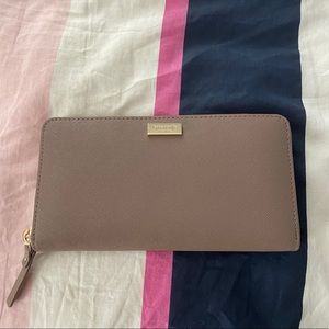 NEVER BEEN USED KATE SPADE WALLET